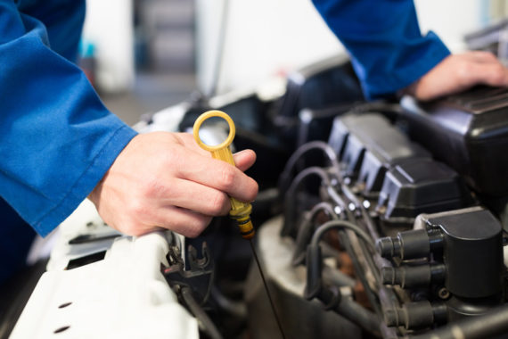 Oil Change image 08 570x380  Oil Change image 08 570x380